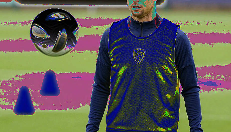 Bên trong cửa sổ chuyển nhượng V-League: Những chữ ký được chốt sau nửa đêm